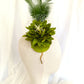 Tocado verde con flor y plumas, Tocado de boda con flor verde y velo blanco, Tocados llamativo para invitada.