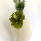 Tocado verde con flor y plumas, Tocado de boda con flor verde y velo blanco, Tocados llamativo para invitada.