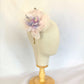 Tocado con flor morada y velo blanco, Mini sombrero con flor grande de organza lila, Tocado de hada rosa y morada para boda, Tocado floral para invitada.