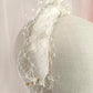 Pequeño tocado blanco con velo para novia, Original tocado marfil para novia, Tocado lateral crema con velo con diseño sencillo.