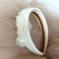 Diadema de encaje y flores blancas, tocado de novia marfil con flores y perlas, diadema elegante para niña, tocado de novia sencillo, diadema blanca para fiesta.
