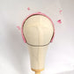 Elegante tocado de seda rosa para invitada, fascinator rosa con velo para boda, tocado rosa con velo blanco y flores para fiesta.