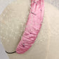 Elegante tocado de seda rosa para invitada, fascinator rosa con velo para boda, tocado rosa con velo blanco y flores para fiesta.