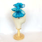 Diadema lazo azul grande elegante para invitada de boda, tocado sofisticado mujer, ideal eventos formales y celebraciones.