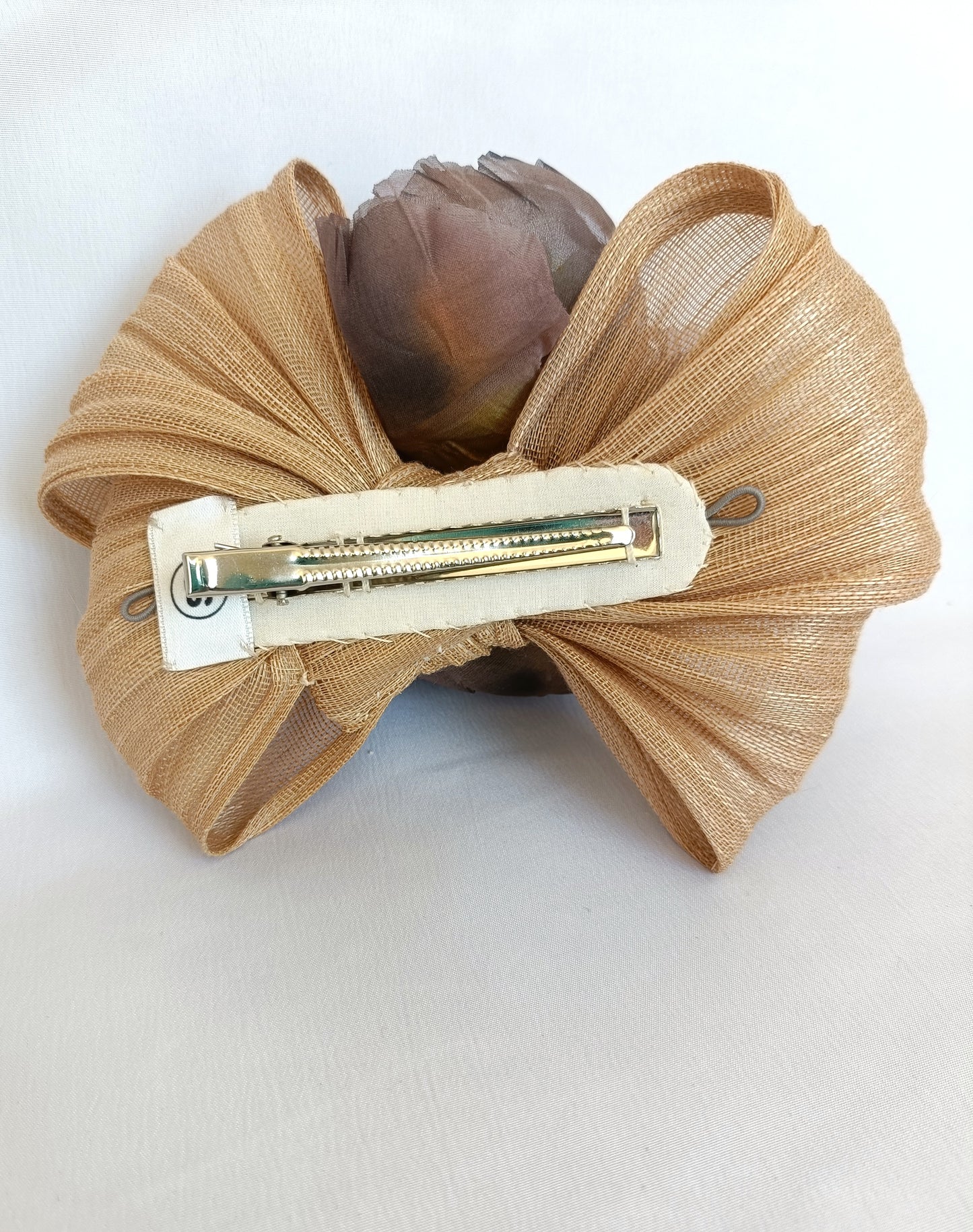 Lazon para recogido con flor en tonos marrones y anaranjados para fiesta.