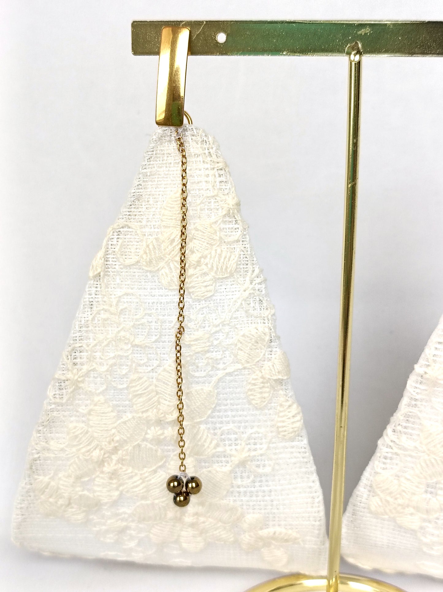 Pendientes de encaje marfil extragrandes, estilo boho ultrafemenino.