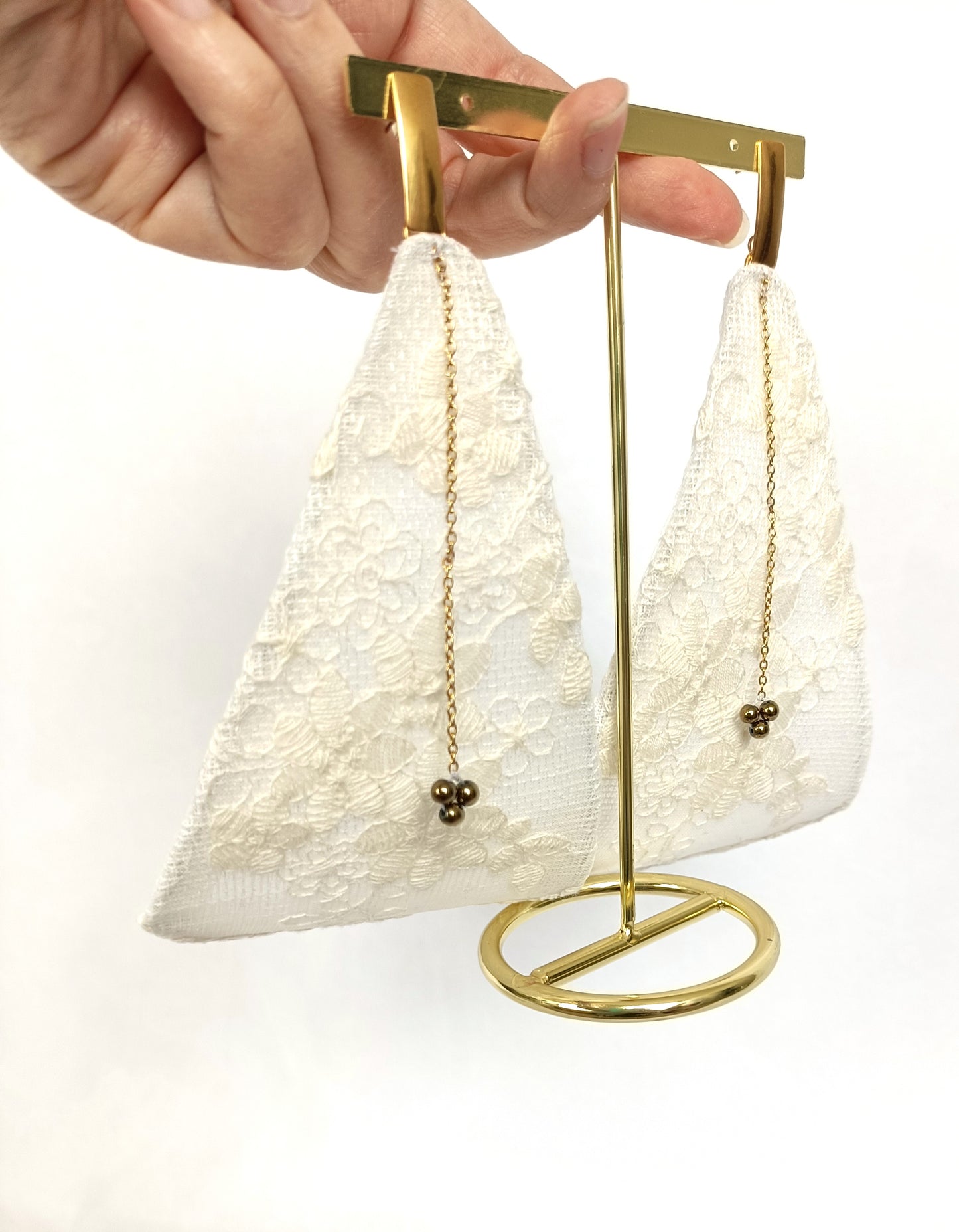 Pendientes de encaje marfil extragrandes, estilo boho ultrafemenino.