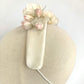 Tocado de novia en seda marfil y rosa – Diadema floral romántica hecha a mano.