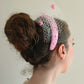 Elegante tocado de seda rosa para invitada, fascinator rosa con velo para boda, tocado rosa con velo blanco y flores para fiesta.