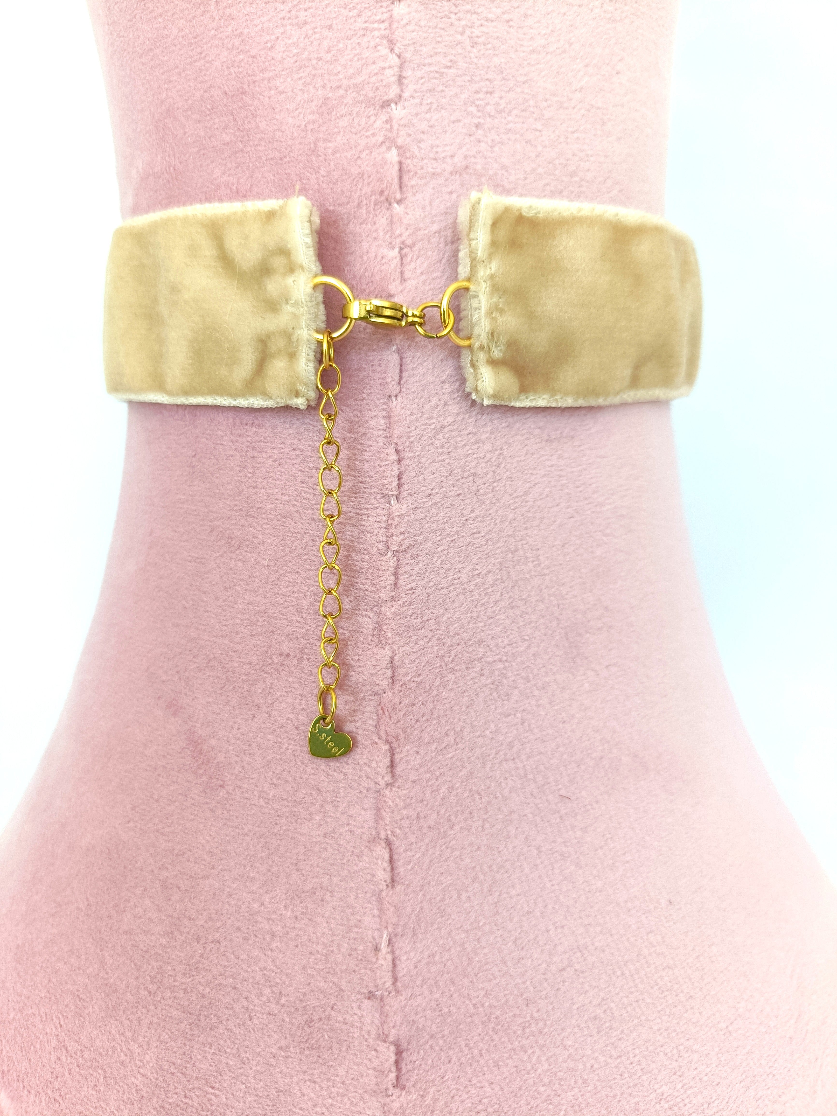 Choker de terciopelo tostado con cristales.