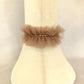 Choker de tul marrón bisón con cristalitos y cinta de terciopelo beige.