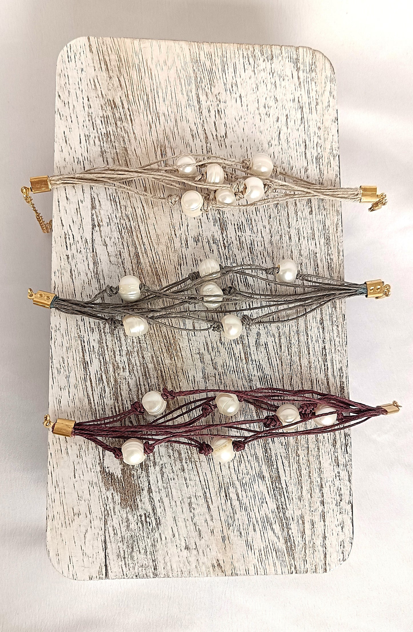 Pulsera de hilo de lino natural con perlas de agua dulce