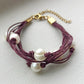 Pulsera de hilo de lino granate con perlas de agua dulce.