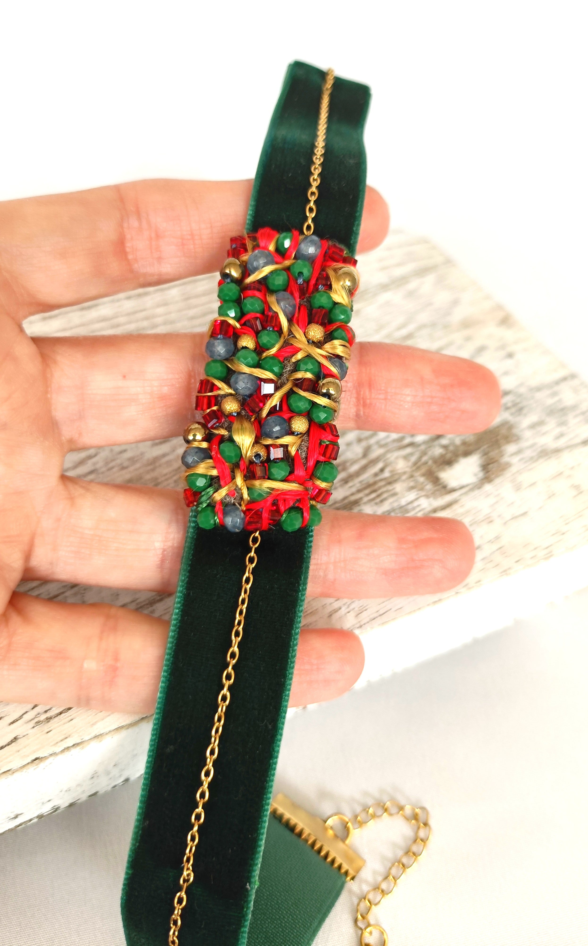 Choker de terciopelo, cristal y piedra.
