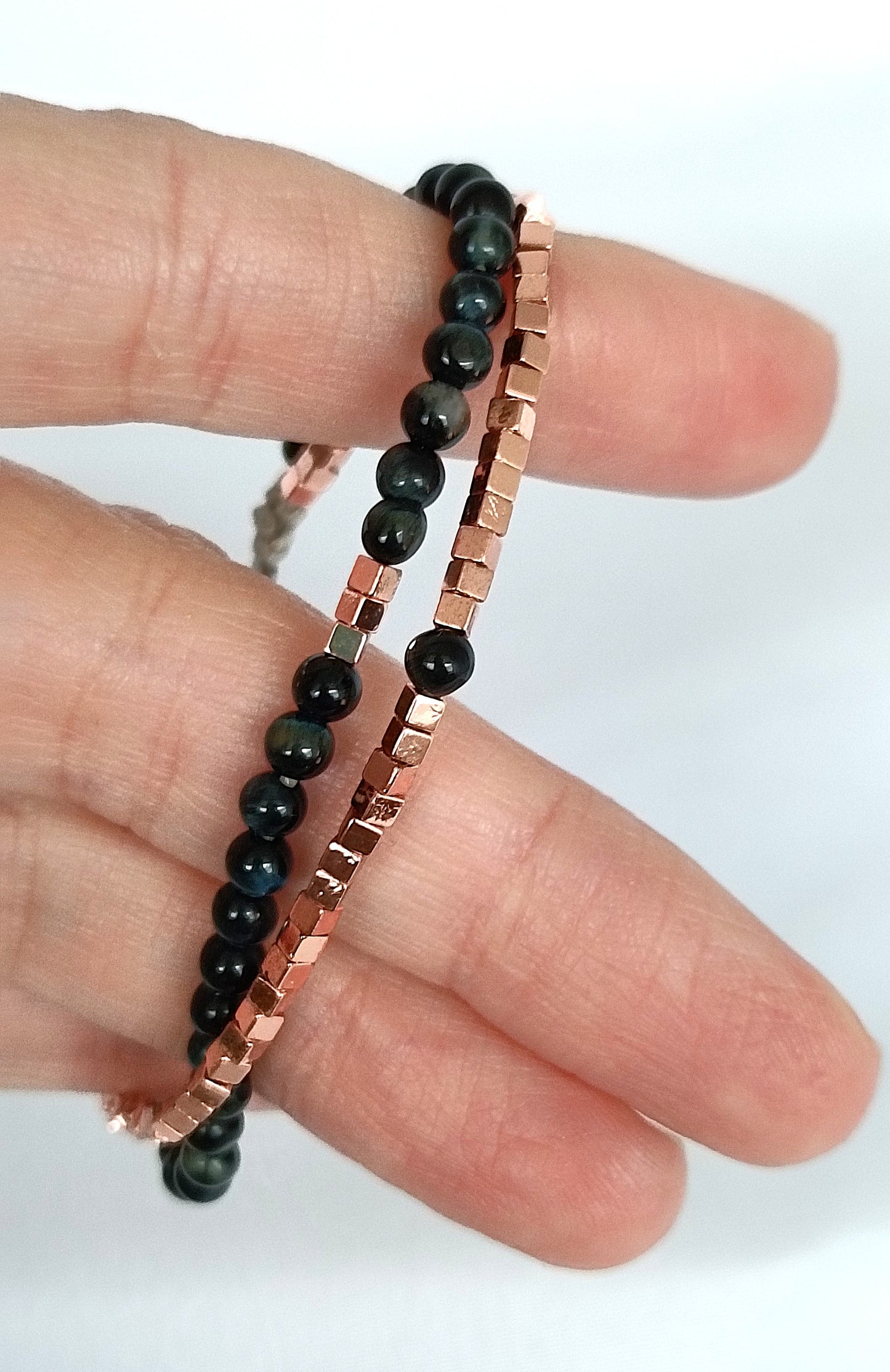 Pulsera doble de piedra natural.