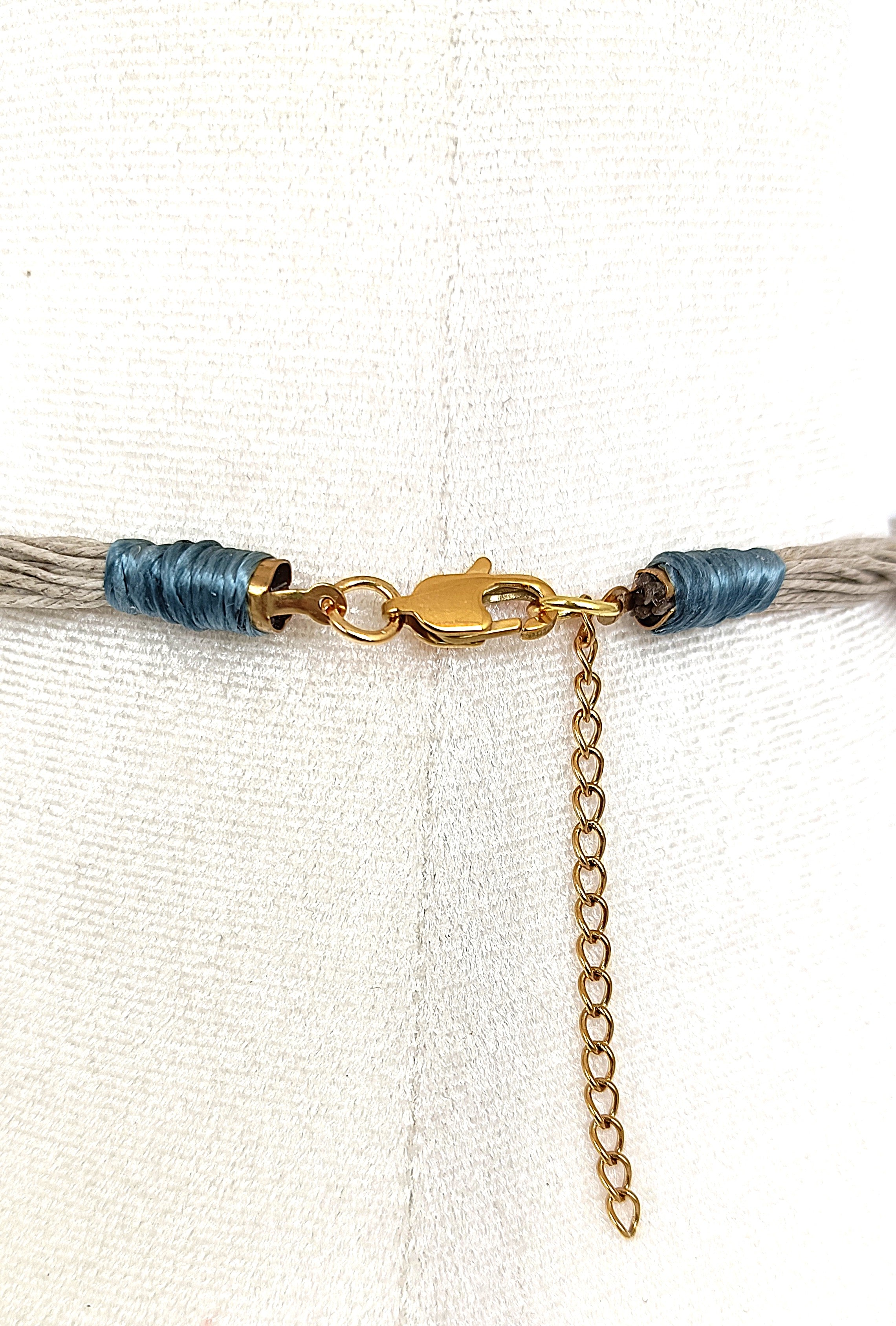 Collar de lino y perlas
