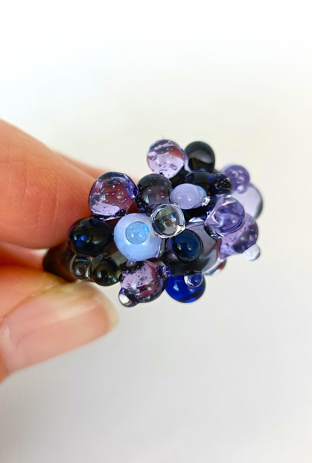 ANILLO DE VIDRIO CON BOLITAS