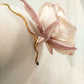 Tocado de rosa marfil, Tocado de flores de seda para boda boho, Diadema con rosa para dama de honor, Accesorio floral para el pelo para boda rústica.