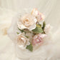 Ramo de flores de seda para novia. Ramo de gardenias y peonías de seda para novia.