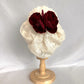Tocado de encaje marfil para novia, Sombrero estilo vintage con flores rojas para novia, Sombrero de encaje marfil para novia vintage, Sombrero de novia blanco y rojo.