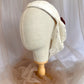 Tocado de encaje marfil para novia, Sombrero estilo vintage con flores rojas para novia, Sombrero de encaje marfil para novia vintage, Sombrero de novia blanco y rojo.