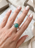 Anillo de vidrio con esfera verde