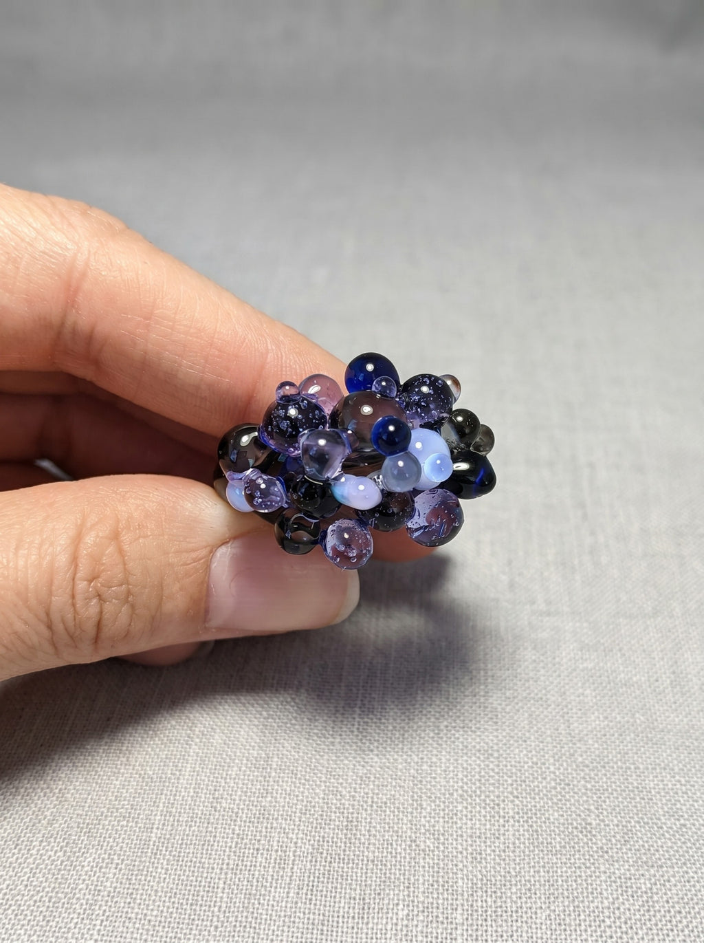 ANILLO DE VIDRIO CON BOLITAS