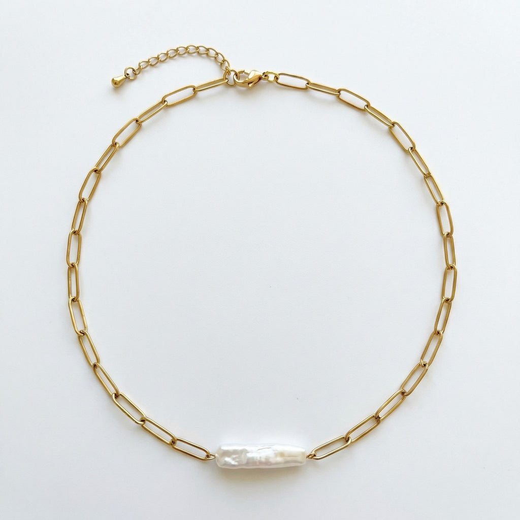 Cadena con perla cultivada.