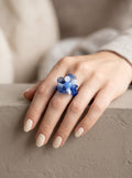 Anillo de vidrio de flor azul