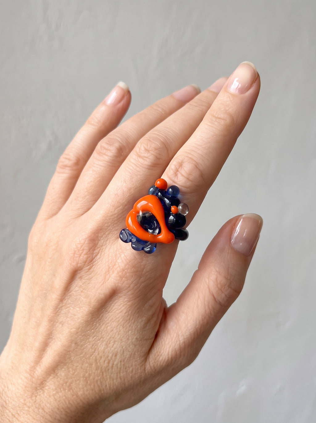 Anillo de vidrio de corazón naranja