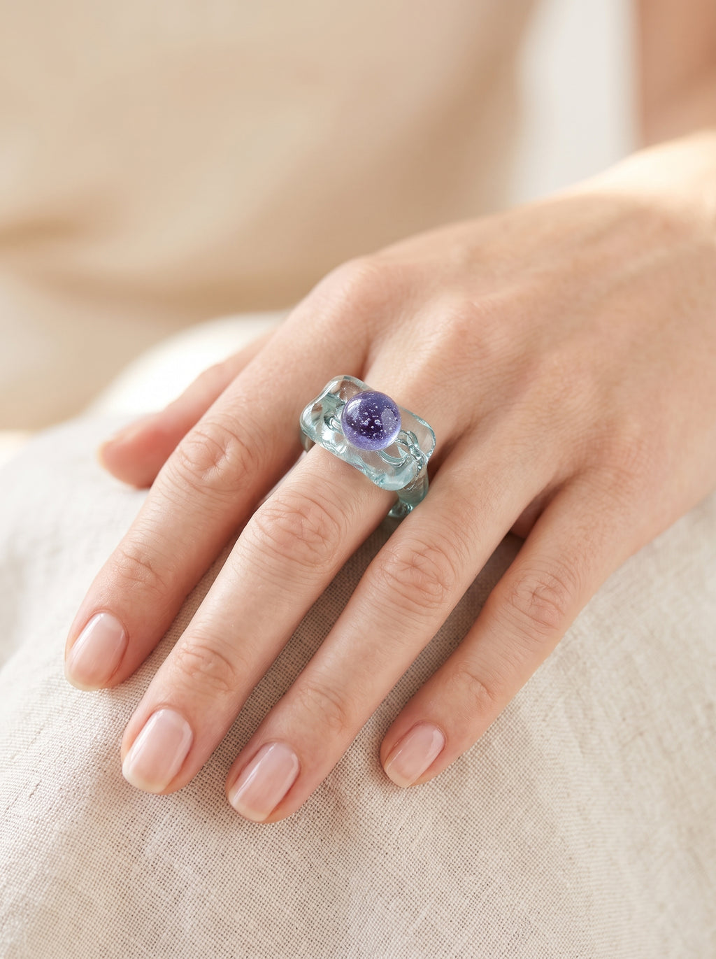 Anillo Aguamarina con Toque Violeta