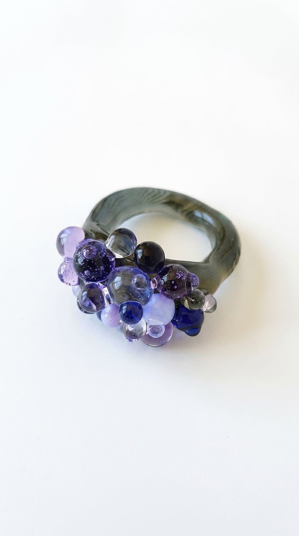 ANILLO DE VIDRIO CON BOLITAS