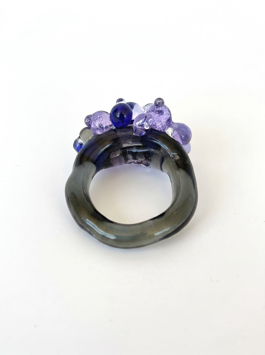 ANILLO DE VIDRIO CON BOLITAS