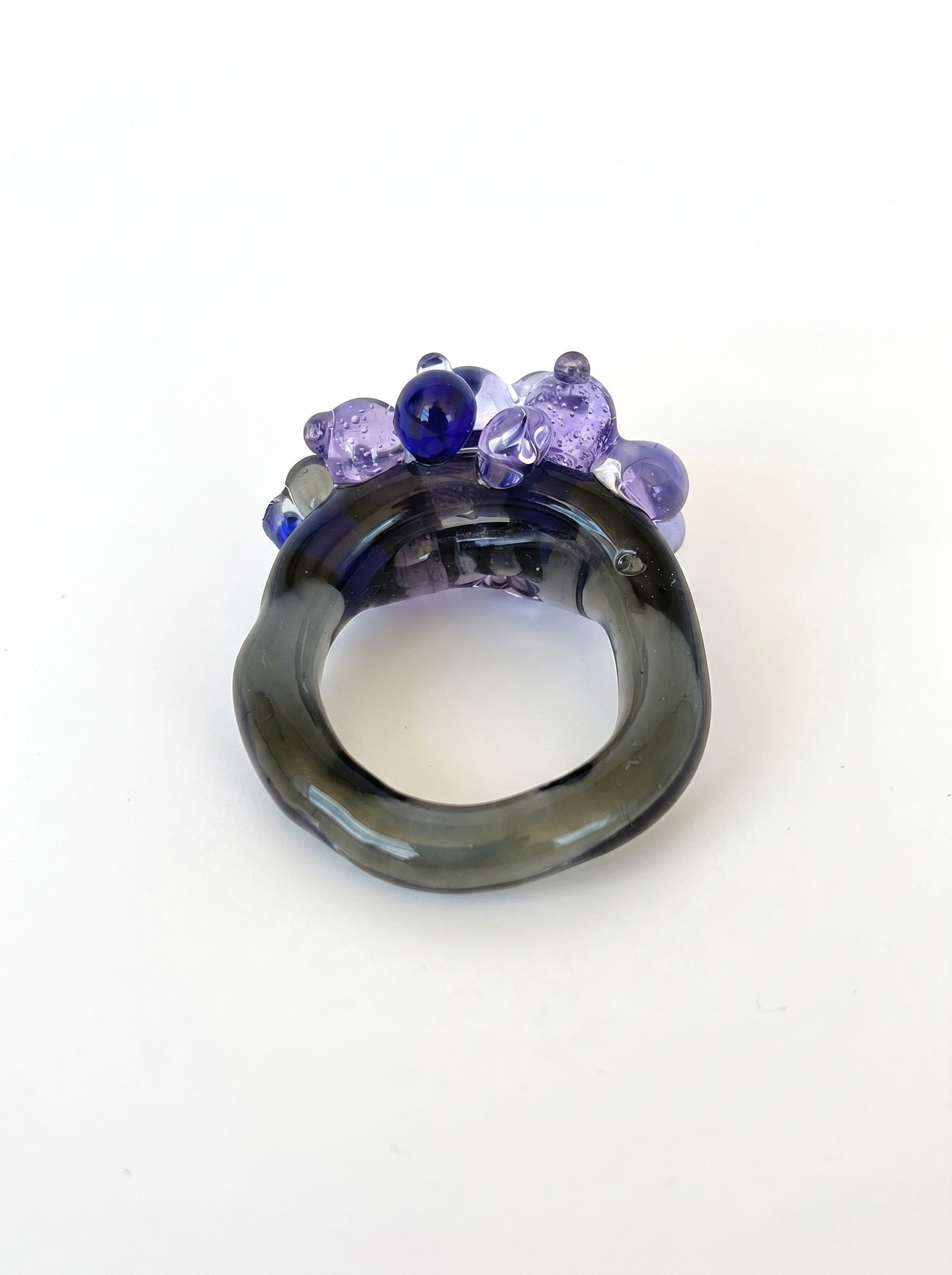 ANILLO DE VIDRIO CON BOLITAS