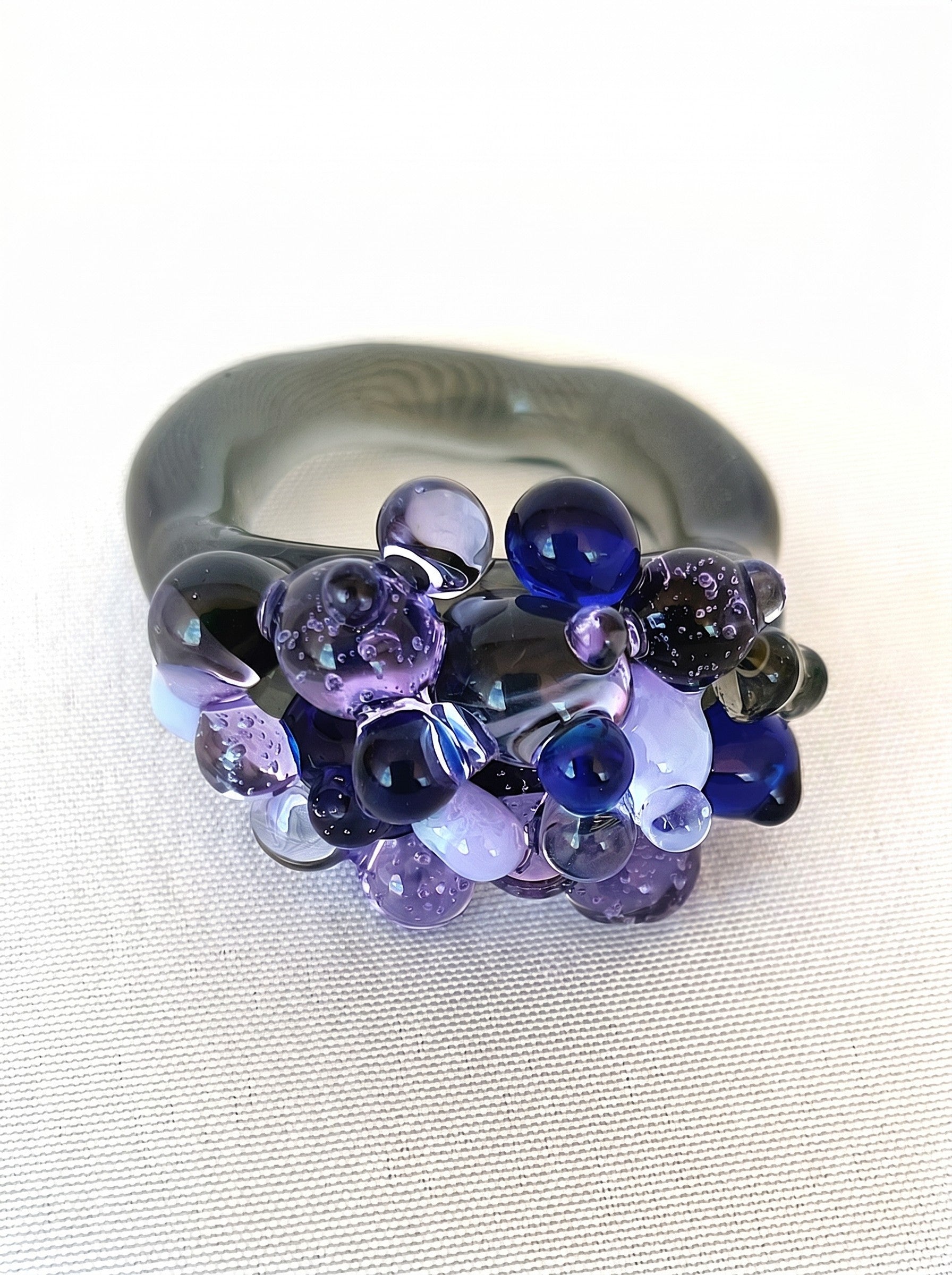 ANILLO DE VIDRIO CON BOLITAS