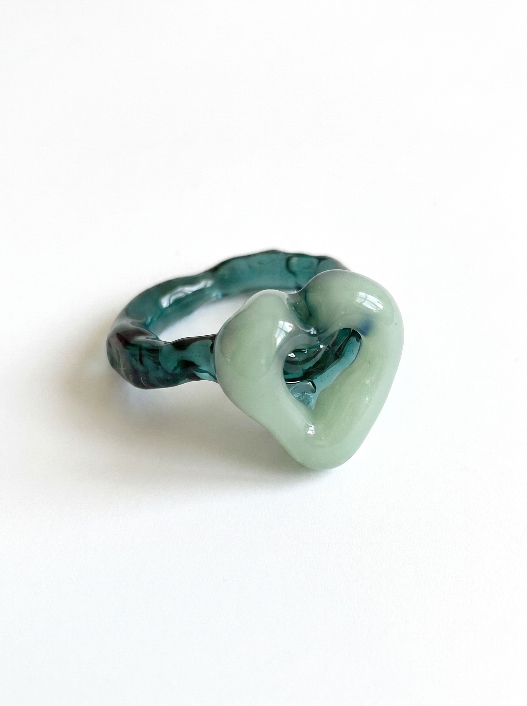 ANILLO DE VIDRIO DE CORAZÓN VERDE
