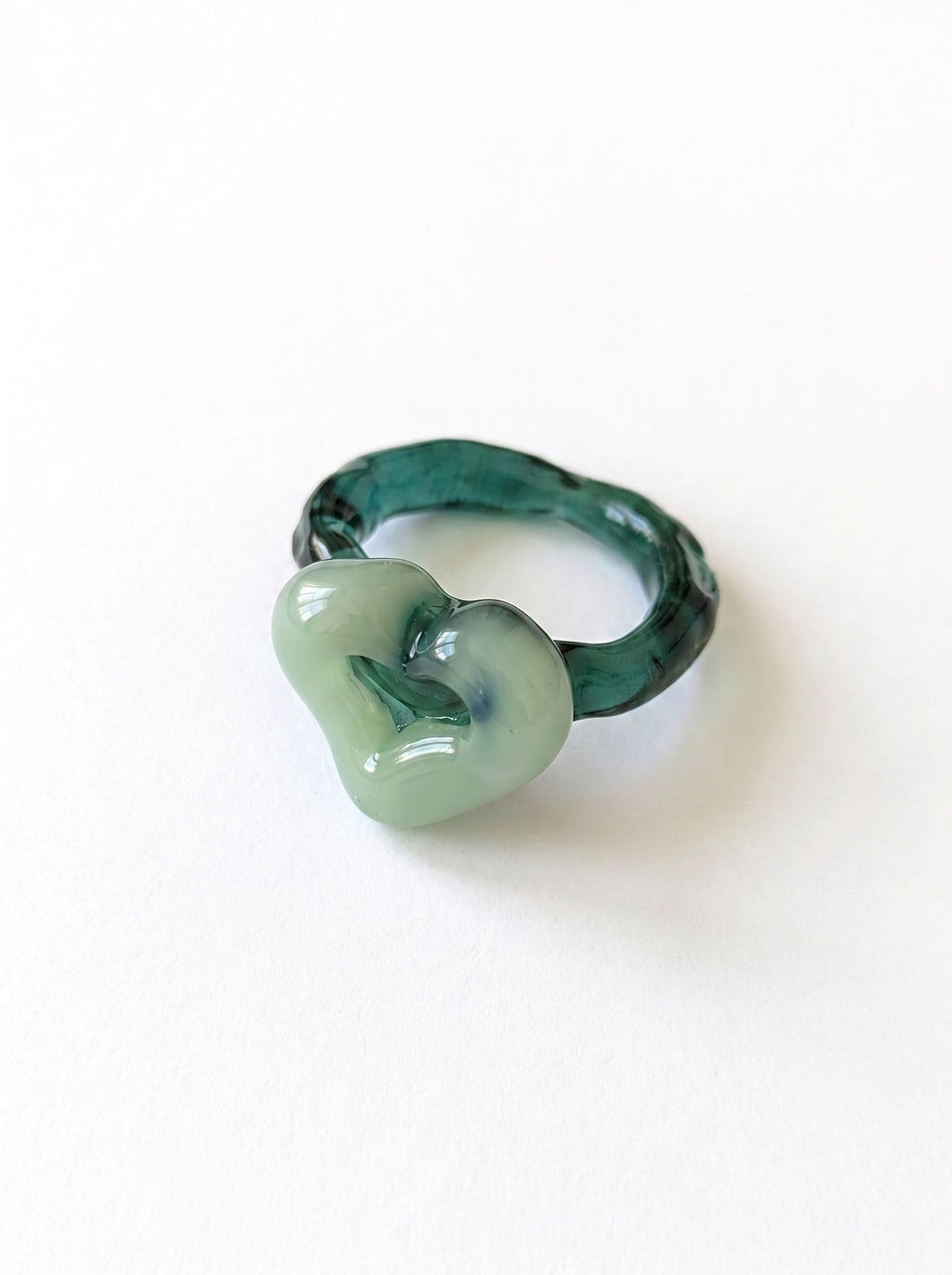 ANILLO DE VIDRIO DE CORAZÓN VERDE