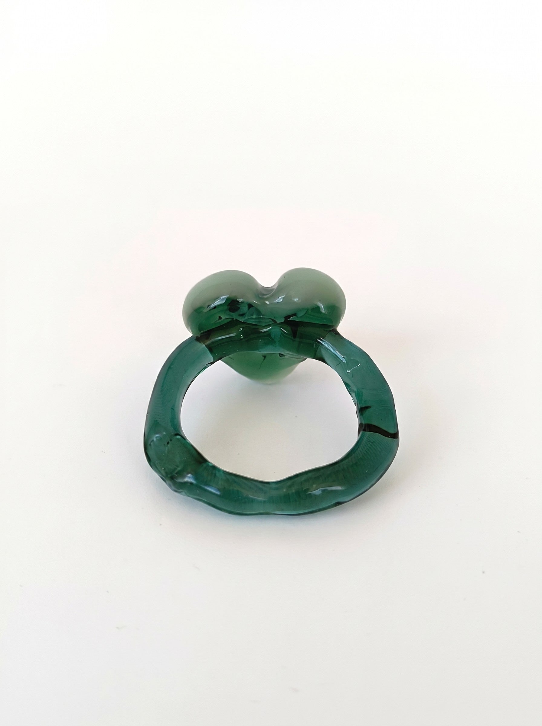 ANILLO DE VIDRIO DE CORAZÓN VERDE