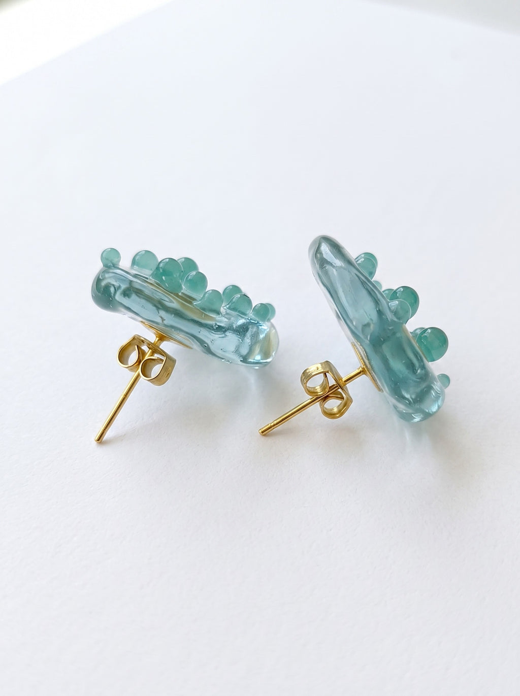 Pendientes de Vidrio Aguamarina con Detalles en Verde
