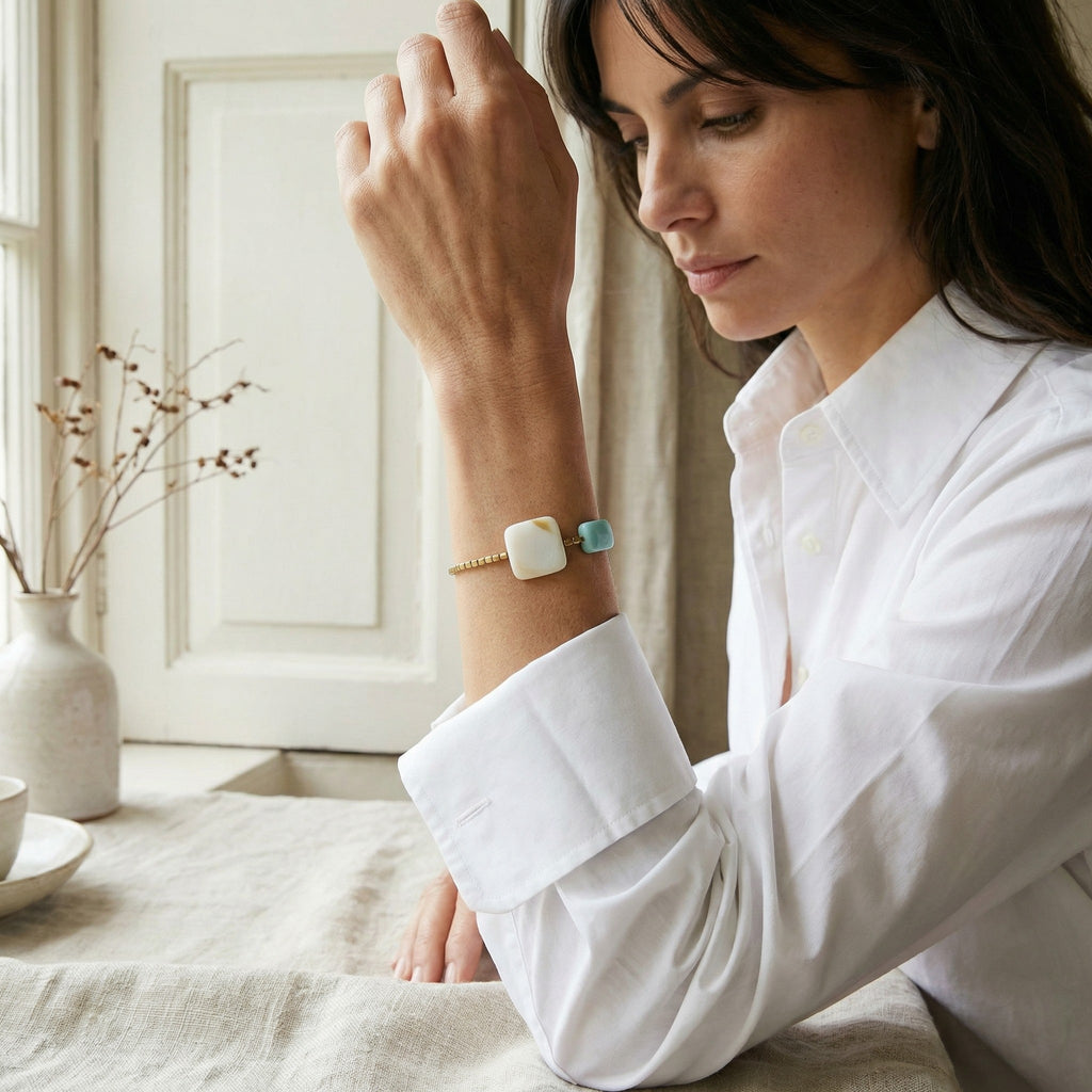 Pulsera de nacar y amazonita.