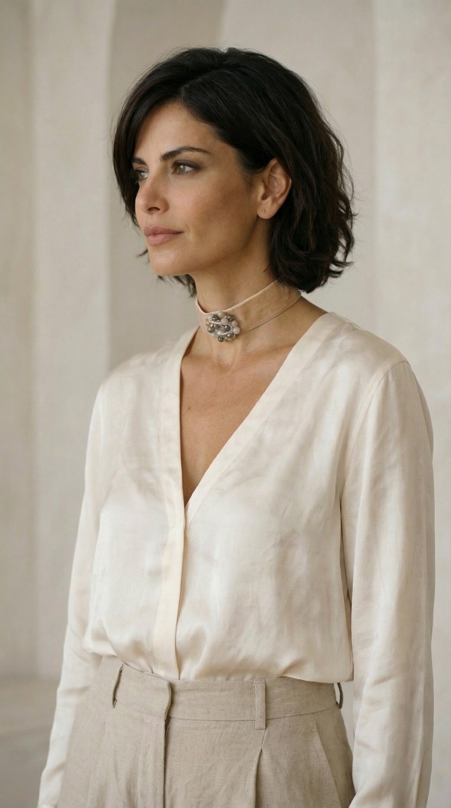 Choker de terciopelo tostado con cristales.