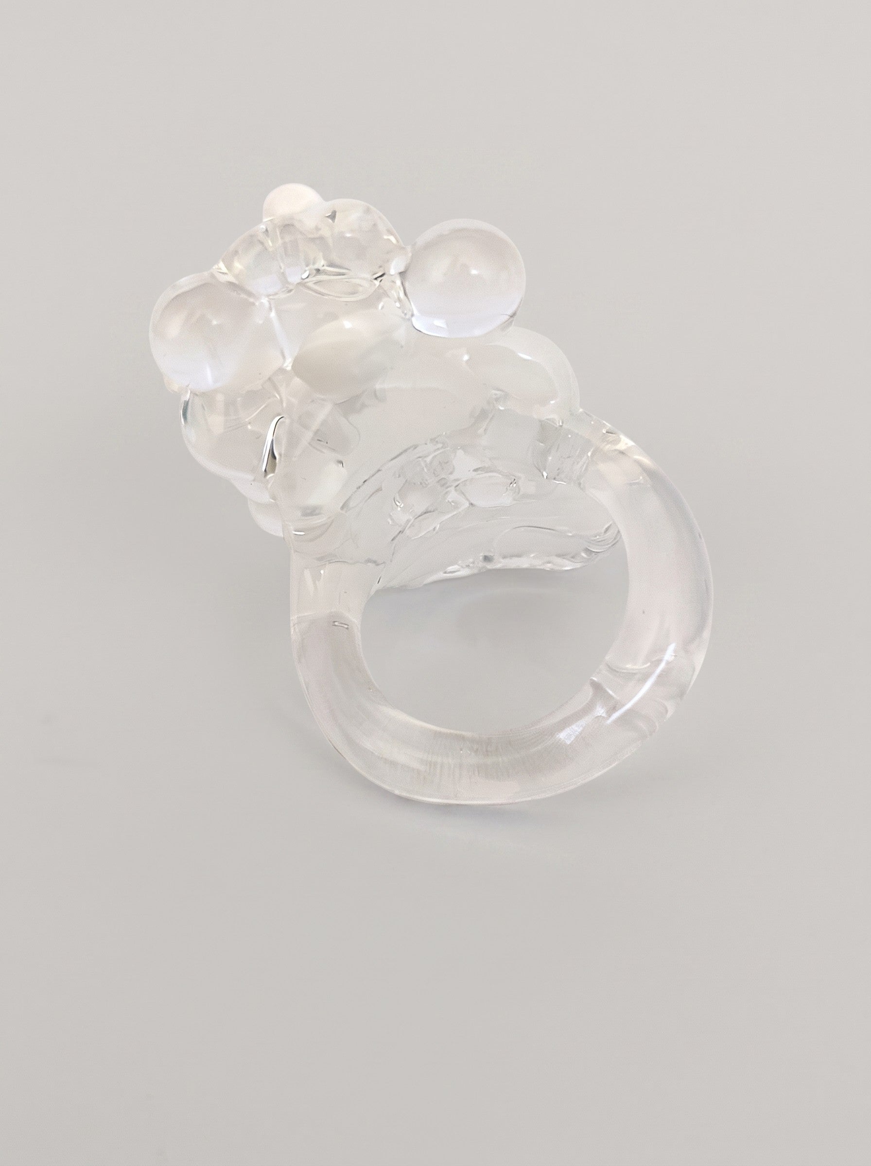 Anillo de vidrio de corazón blanco