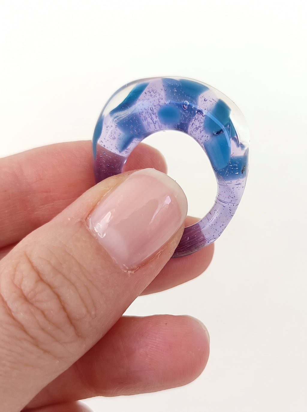 Anillo de Vidrio Morado y Verde Azulado