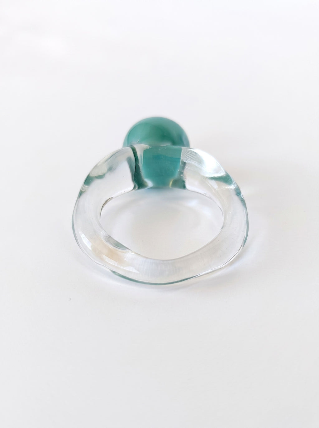 Anillo de vidrio con esfera verde