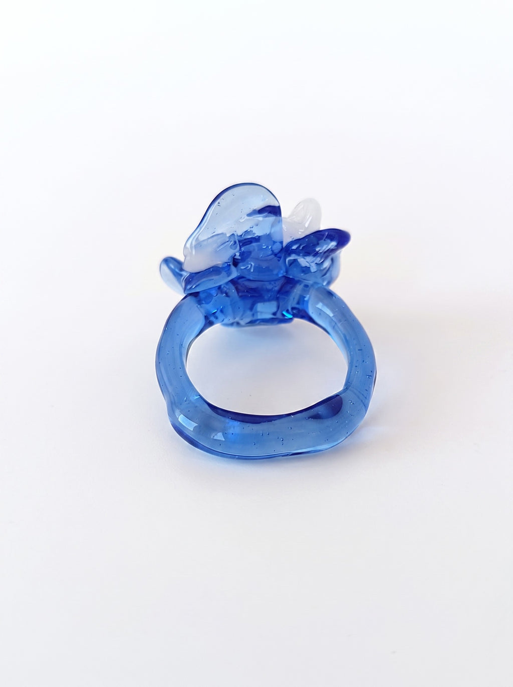Anillo de vidrio de flor azul