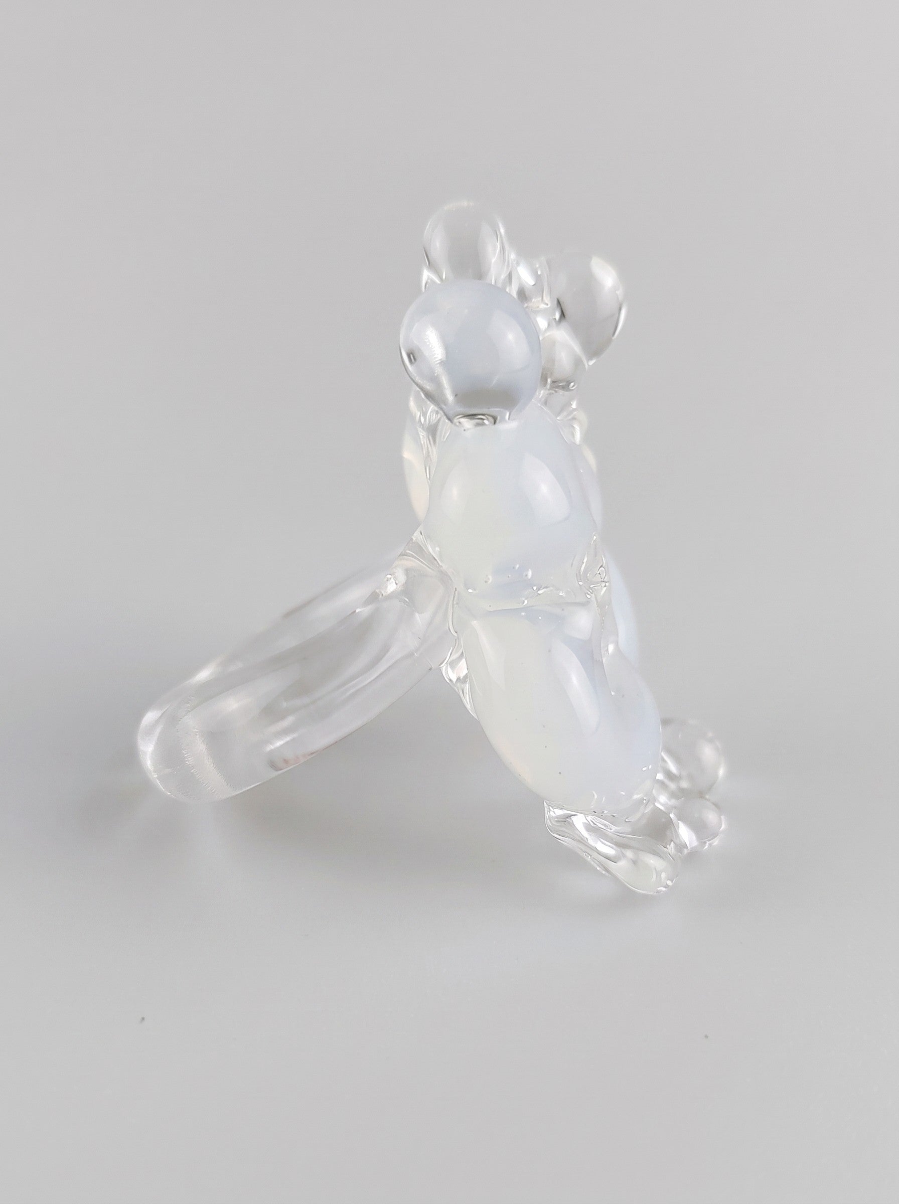 Anillo de vidrio de corazón blanco