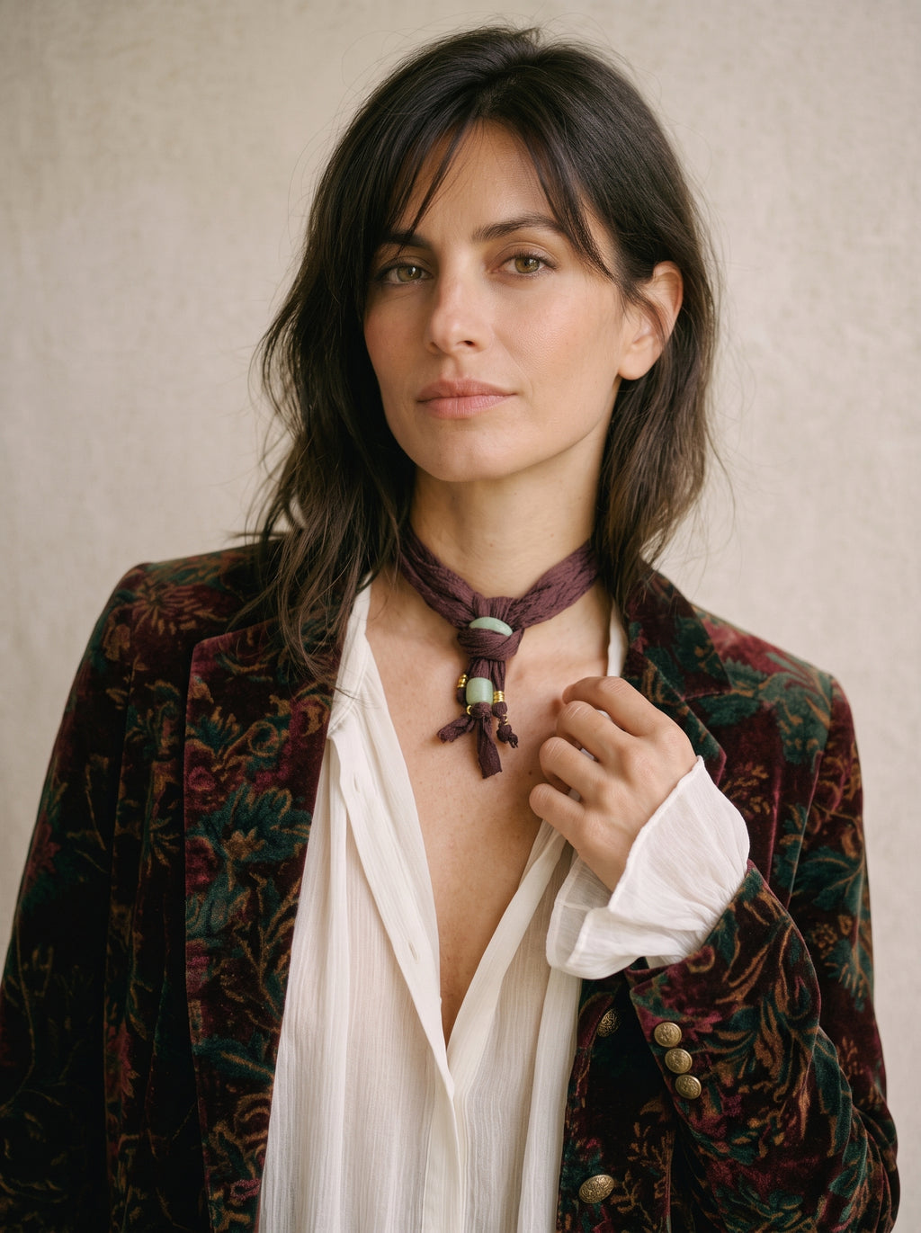 Collar corto de seda sari y vidrio verde