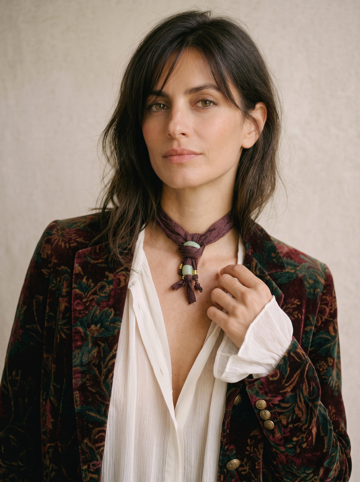 Collar corto de seda sari y vidrio verde