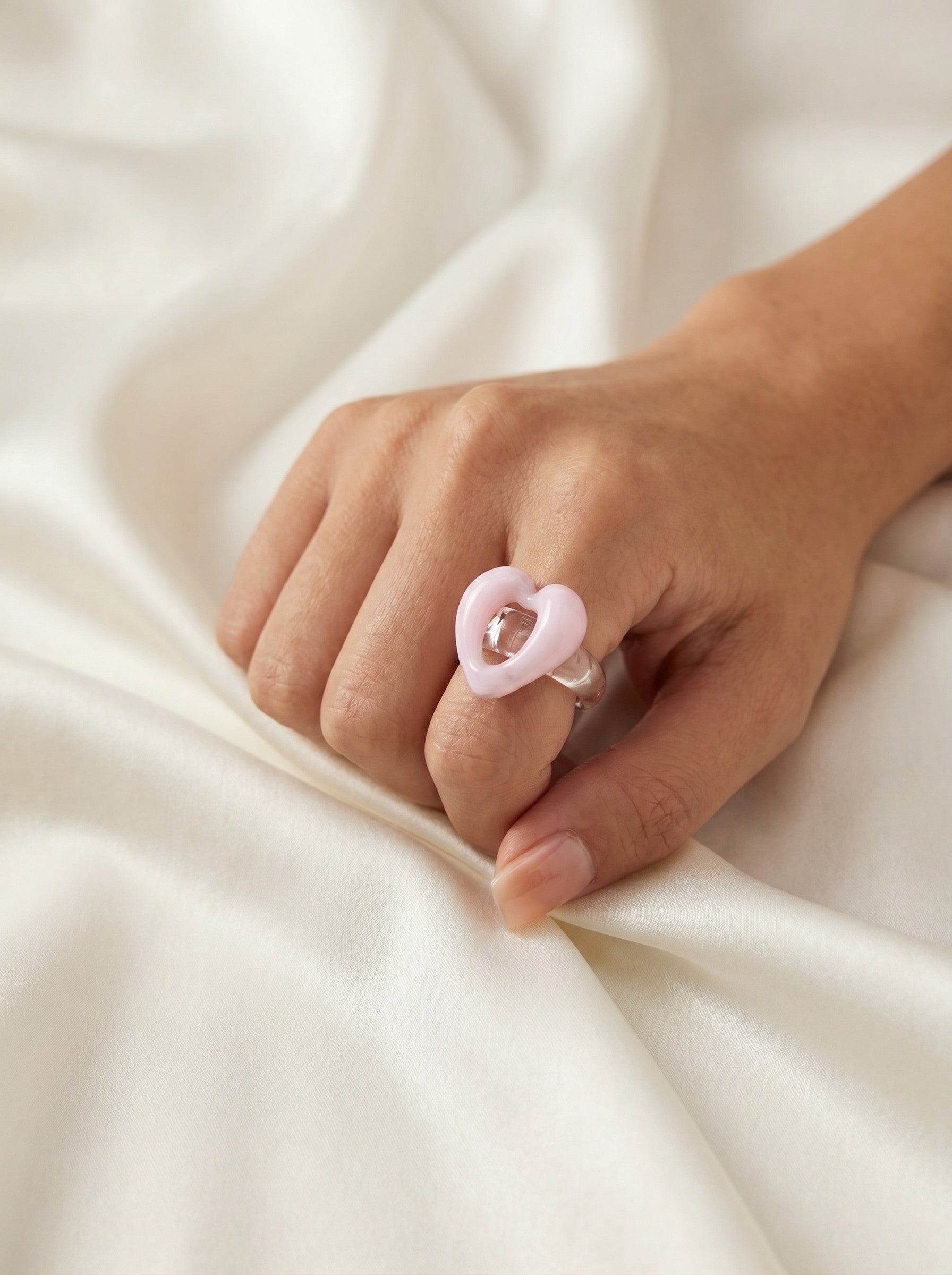 ANILLO DE VIDRIO DE CORAZÓN ROSA