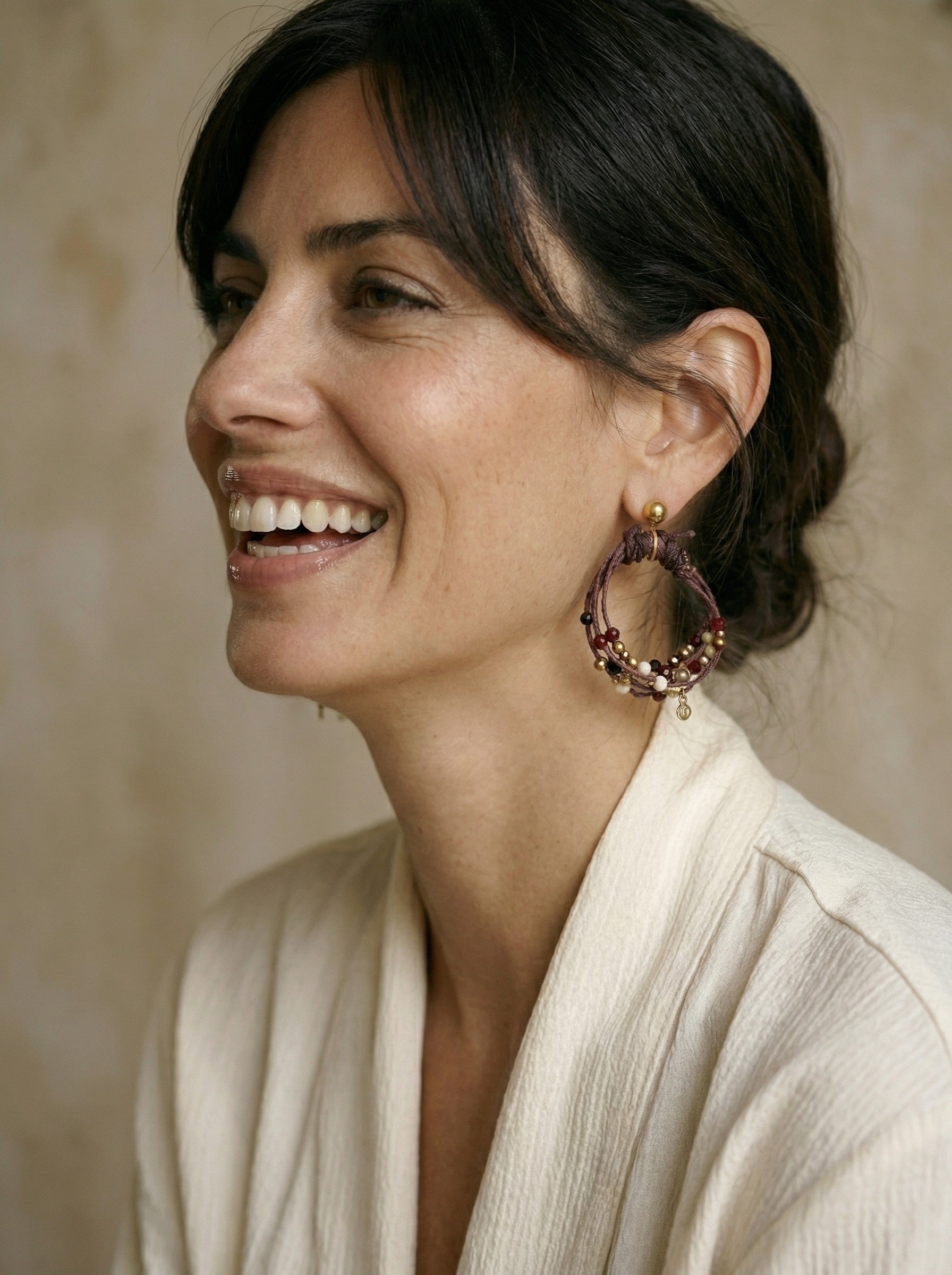 Pendientes de hilo de lino granate.